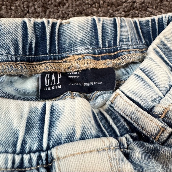 2 pairs of Gap stretch jeans (ankle) 5 yrs - Picture 3 of 4
